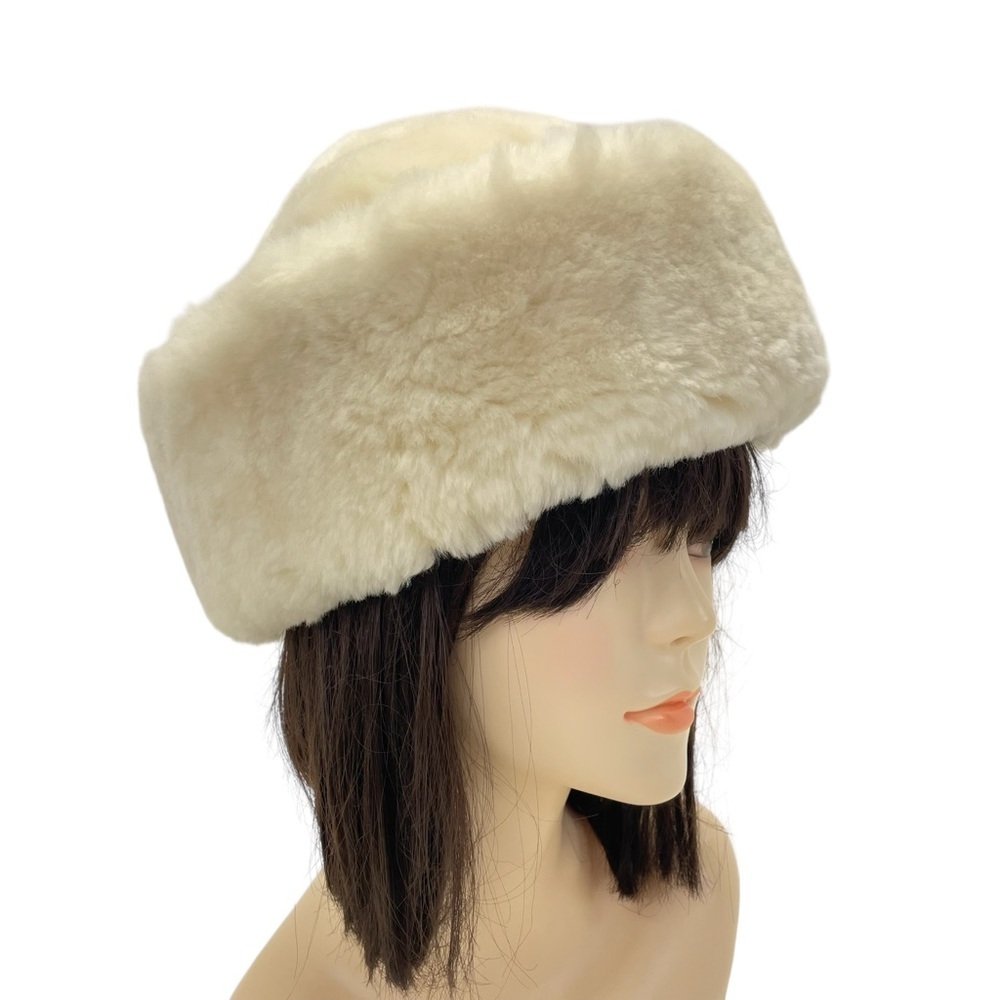 NWOT Sheepskin Hat Small Ivory